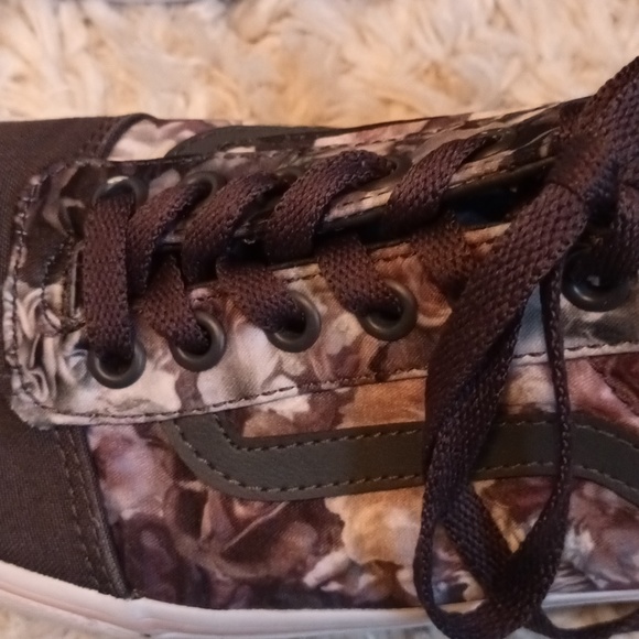 Vans - Picture 2 of 7